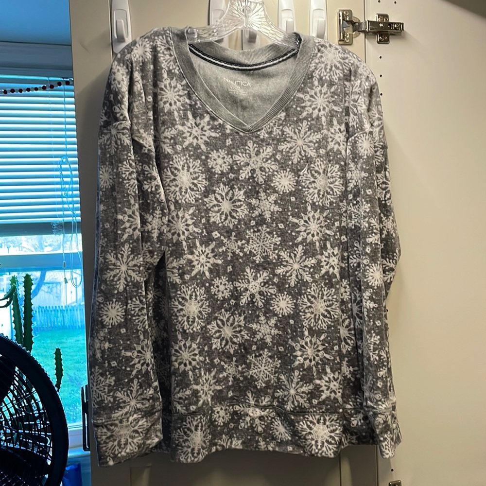 Silver snowflake size L Nautica pajamas